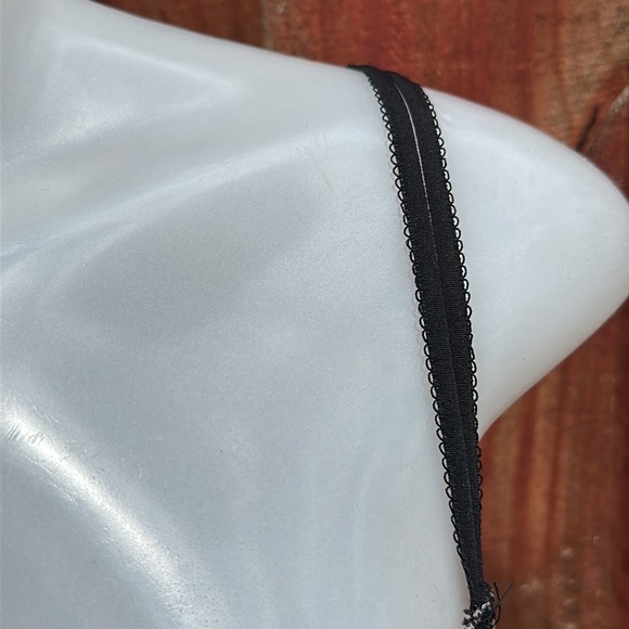 Victoria's Secret Black and Cream Lace Bra Size 34B - Picture 4 of 10